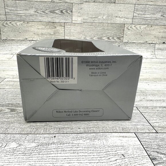 Brand NIB 1998 Wilton Enterprises Petite Embrace Wedding Couple - Picture 5 of 5